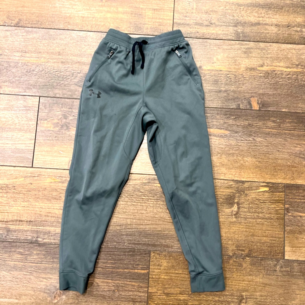 Under Armour youth medium boys great condition